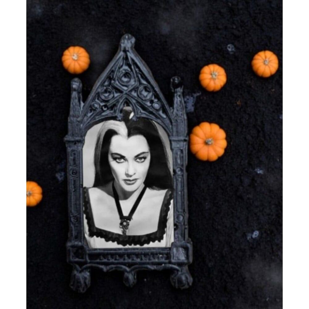 Lily Munster Magnet Classic Movie Monsters TV Sitcom 1964 Yvonne De Carlo